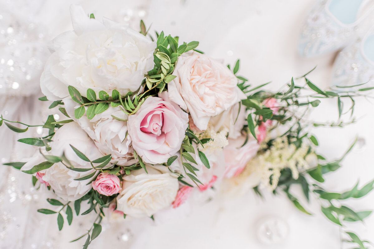 tented-backyard-estate-wedding-ottawa-lush-florals-pink-wedding-photography by emma-getting-ready-decor7