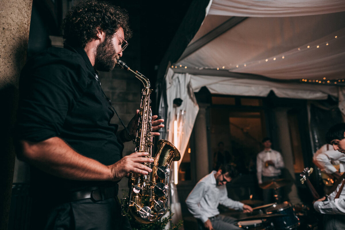 ct-sax-player-live-music-mansion-wedding