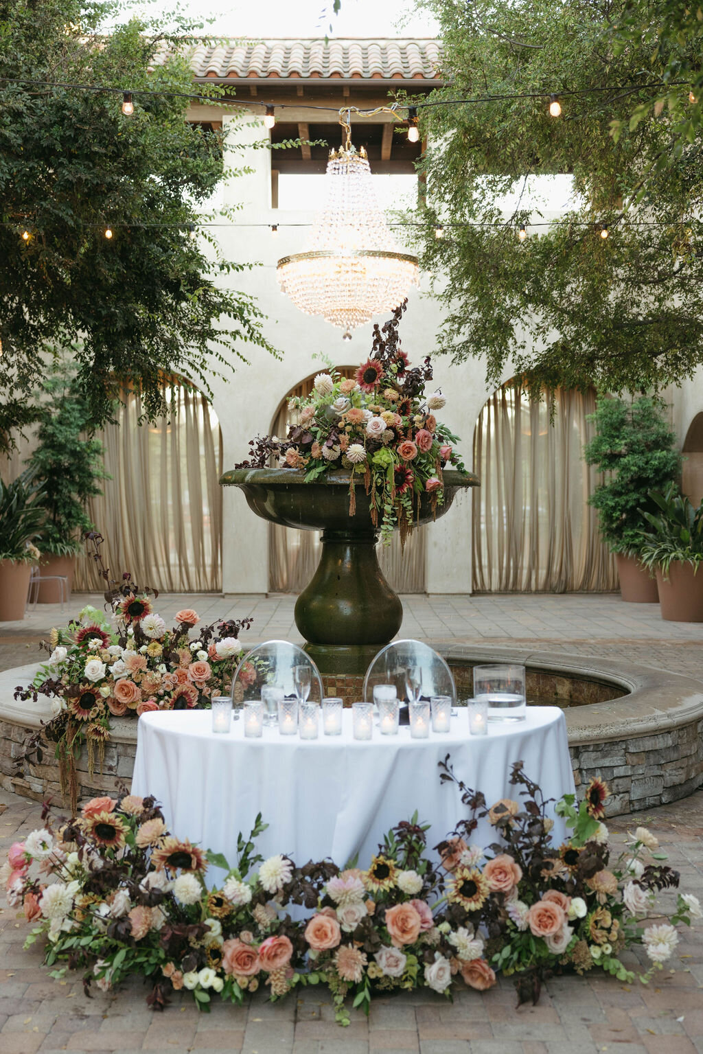 pretty-palm-leaf-event-co-molly-and-rodrigo-wedding-in-serra-plaza-44