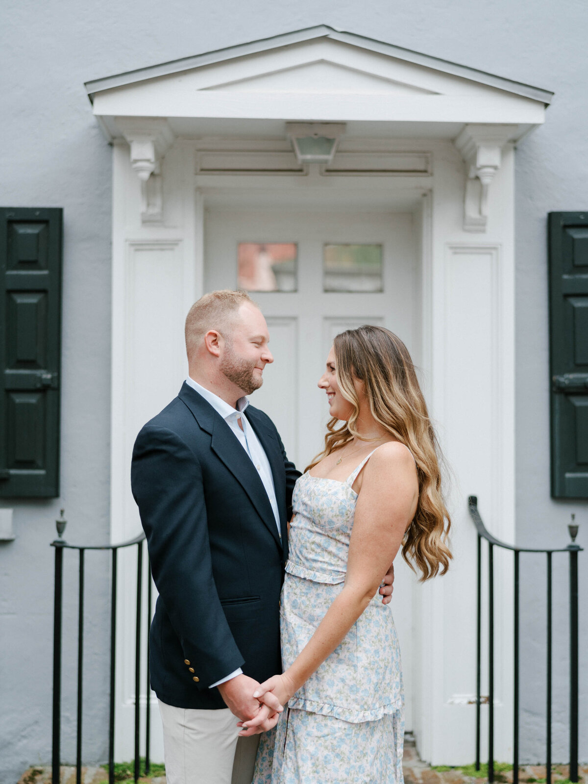 downtown-charleston-engagement-session-meg-andrew-026