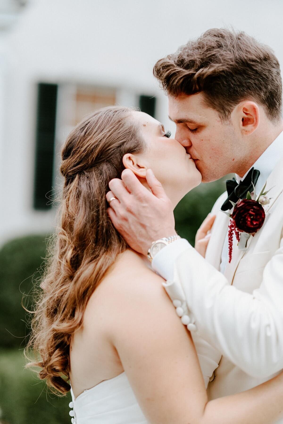 30-kara-loryn-photography-bride-and-groom-kiss