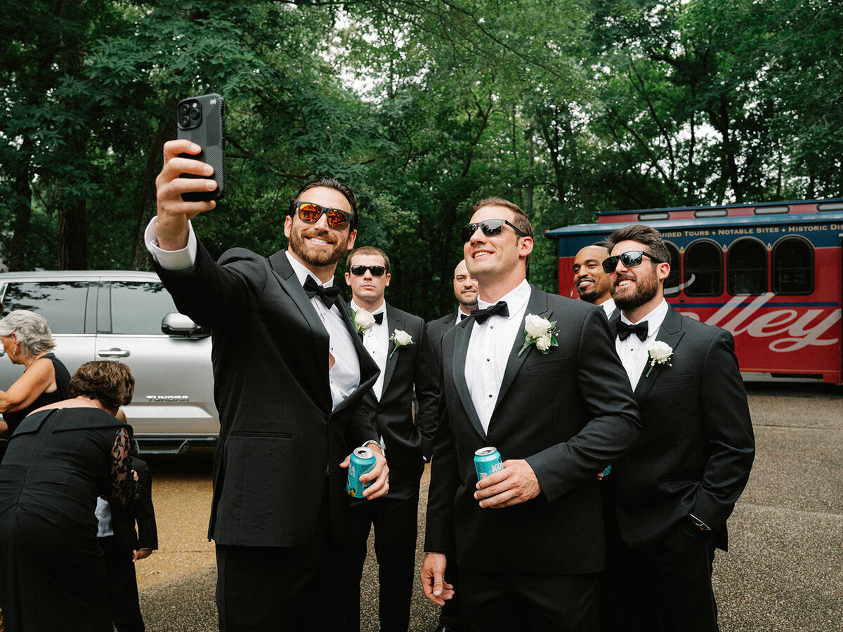 erienne-cam-wedding-guys-getting-ready-79_websize