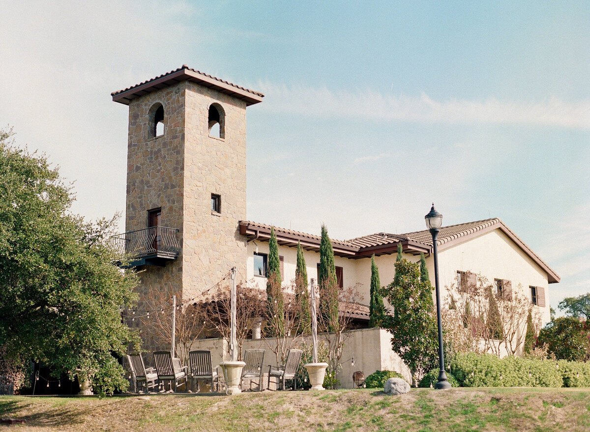 outdoor-ceremony-space-hill-country-08