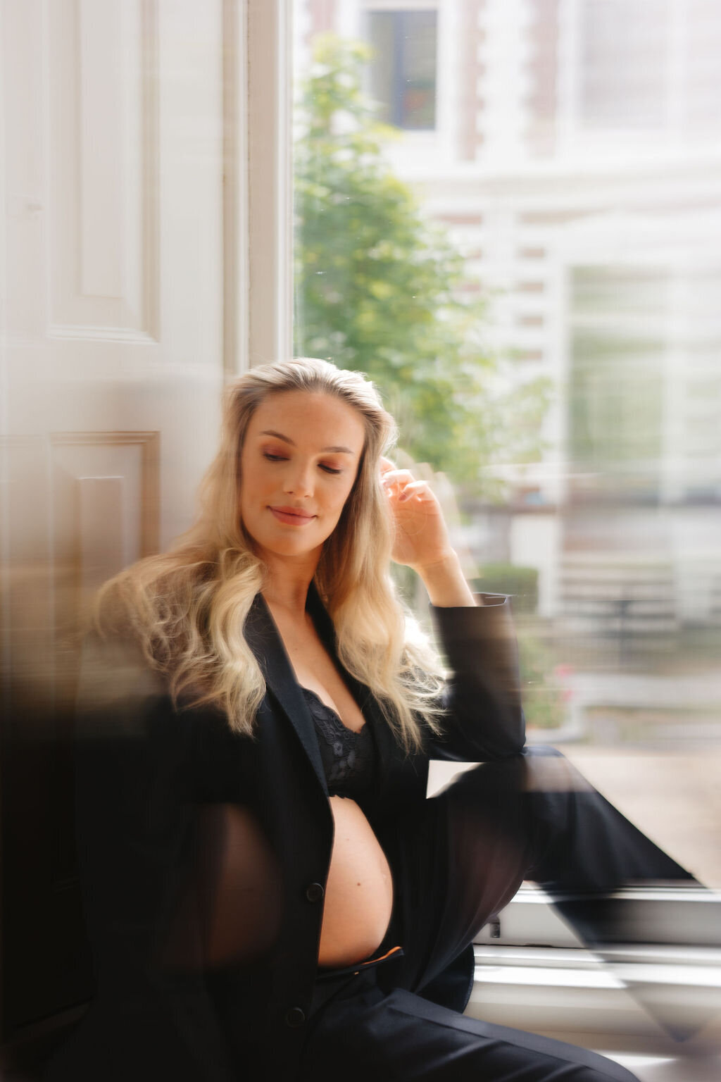 Styled portfolioshoot zwangerschap voor fotografen in daglicht studio Mae Maison in Veghel