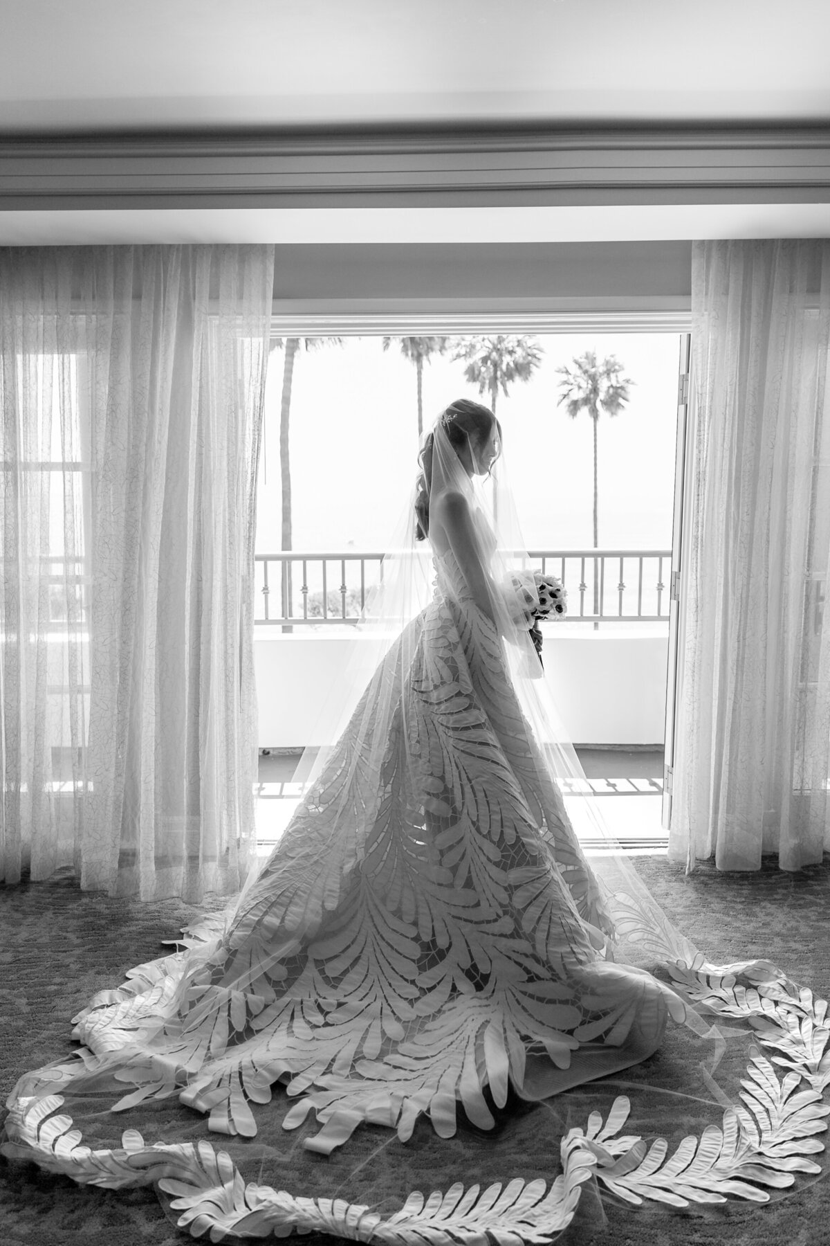 Oscar-de-la-renta-bride-Destination-Wedding-Photography-Ritz-Carlton-Naples-Florida-5