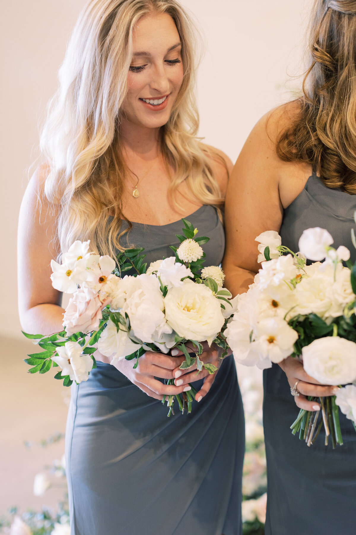 bridesmaid-with-bouquet