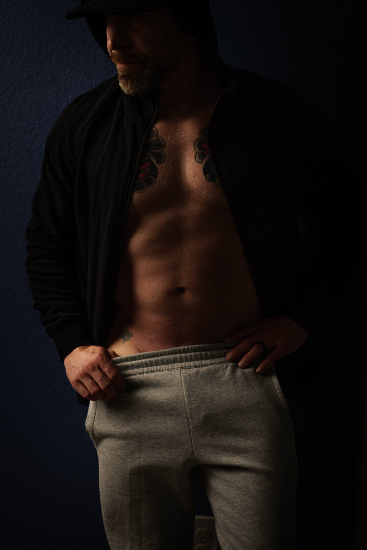 dallas-boudoir-photography-bepresentstudios-gray sweats-7