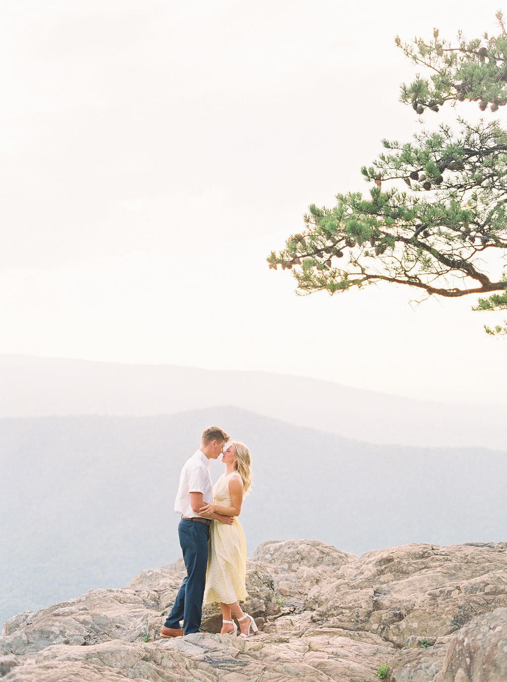 Hannah&Andrew_CharlottesvilleEngagementSession_FINAL-138