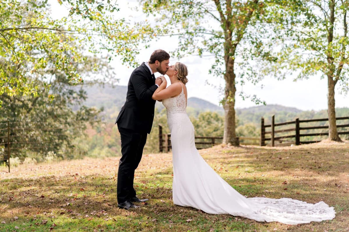 bride-and-groom-kissing-lewallen-farms-waleska-ga