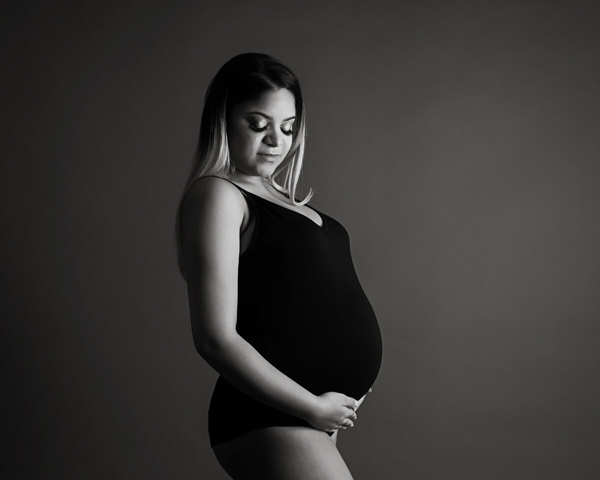 pregnancy-photos-bodysuit