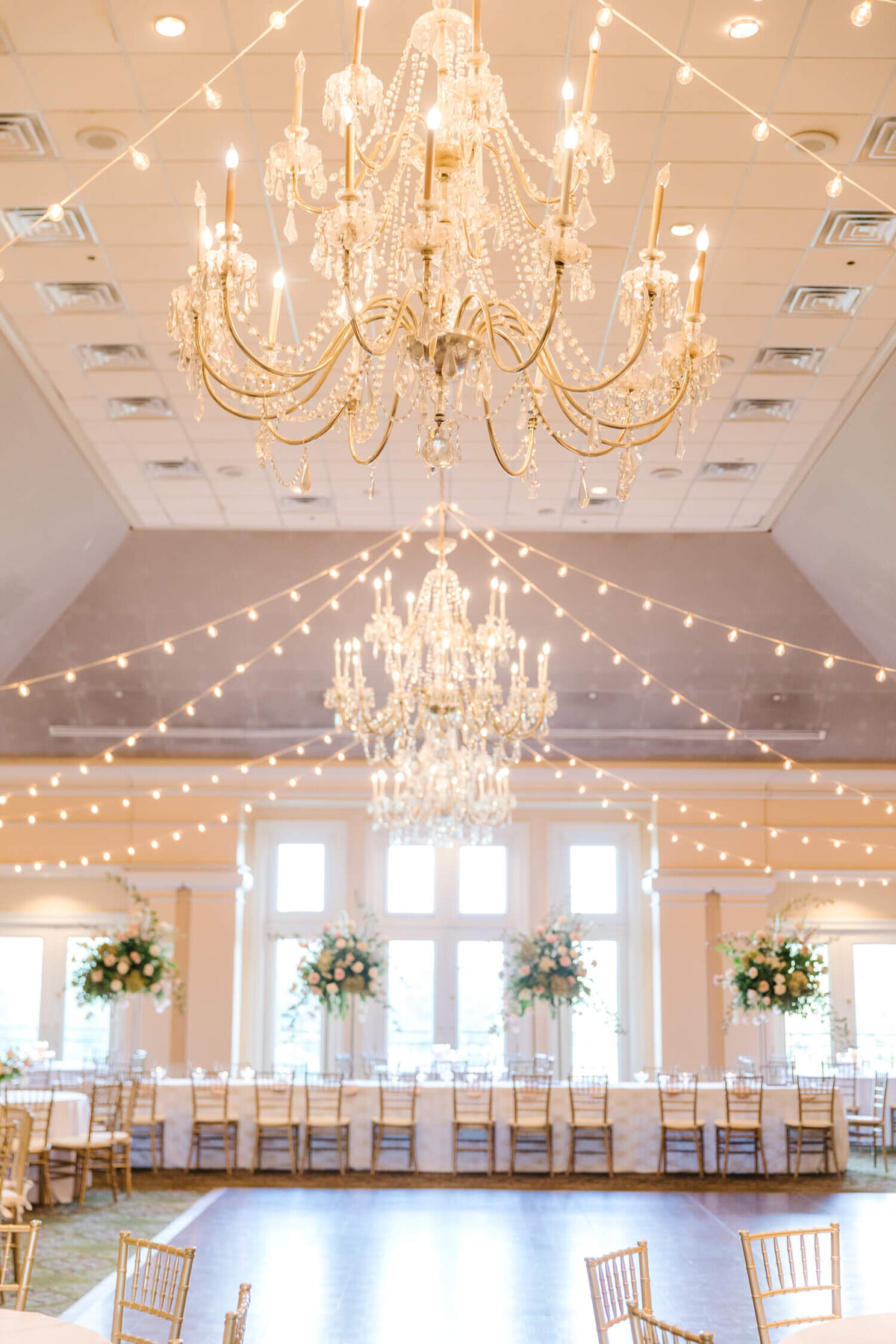 ballroom-with-chandeliers