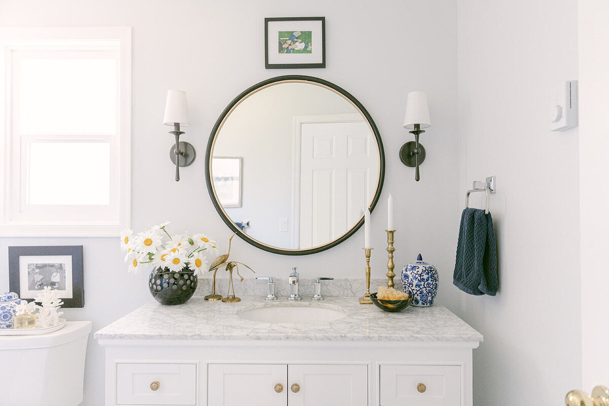 Timeless Black & White Bathroom 05