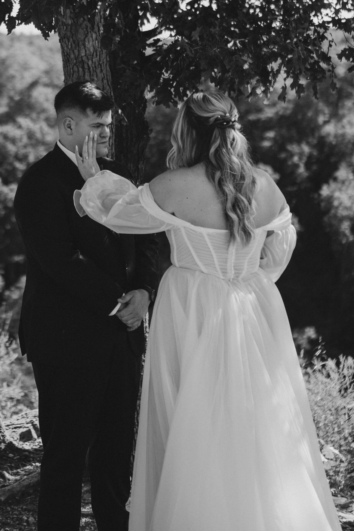 Modern-Black-Tie-Wedding-at-The-Exchange-in-Camdenton,-Mo---Paige-+-Elliot-231007--0097