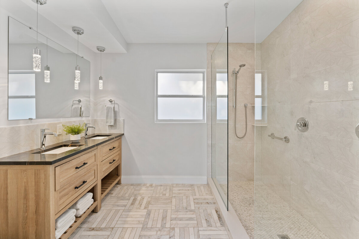 Primary Ensuite -12-012_930 S Atlantic Ave_by_Johnruzphoto.com