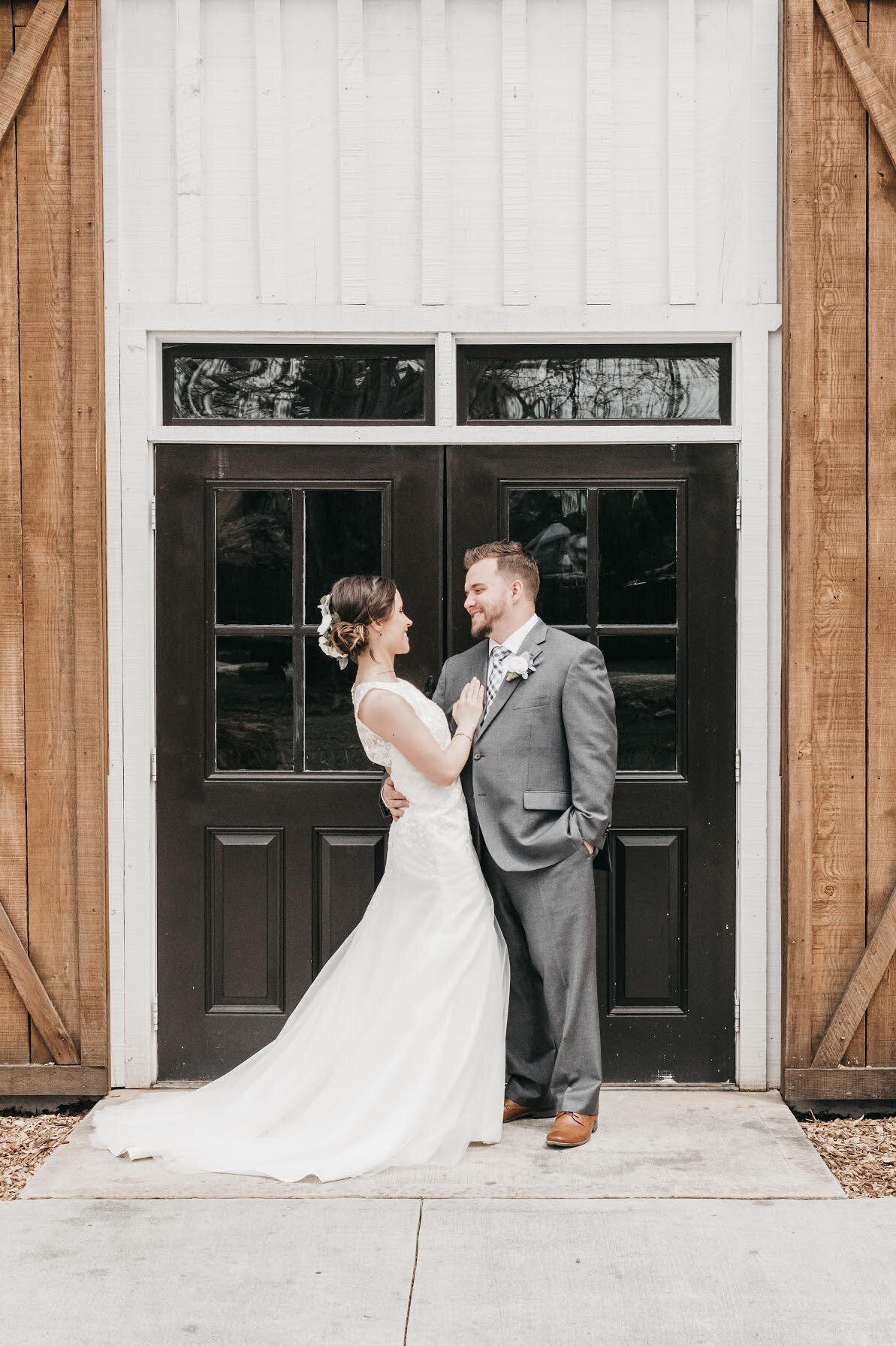 couple wedding portraits at winery wedding venue, koury farms