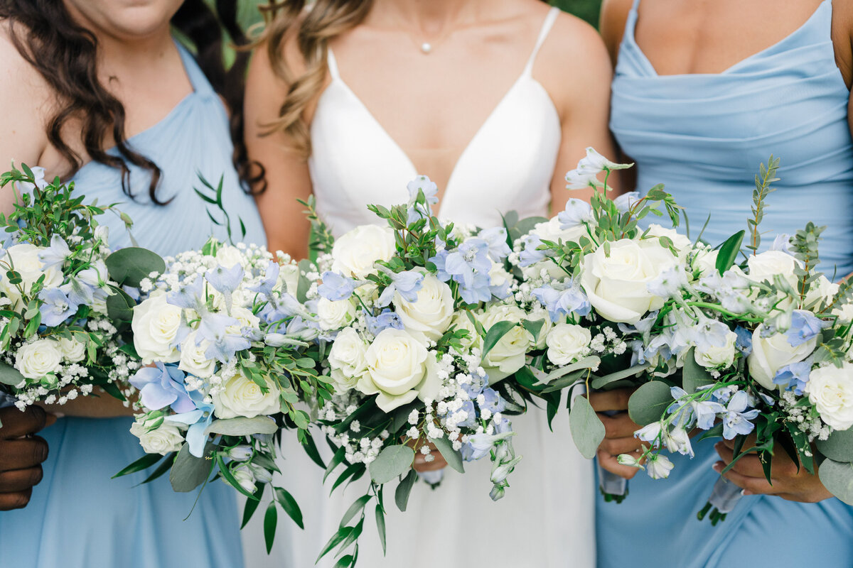 bridesmaids-flowers-company-stables