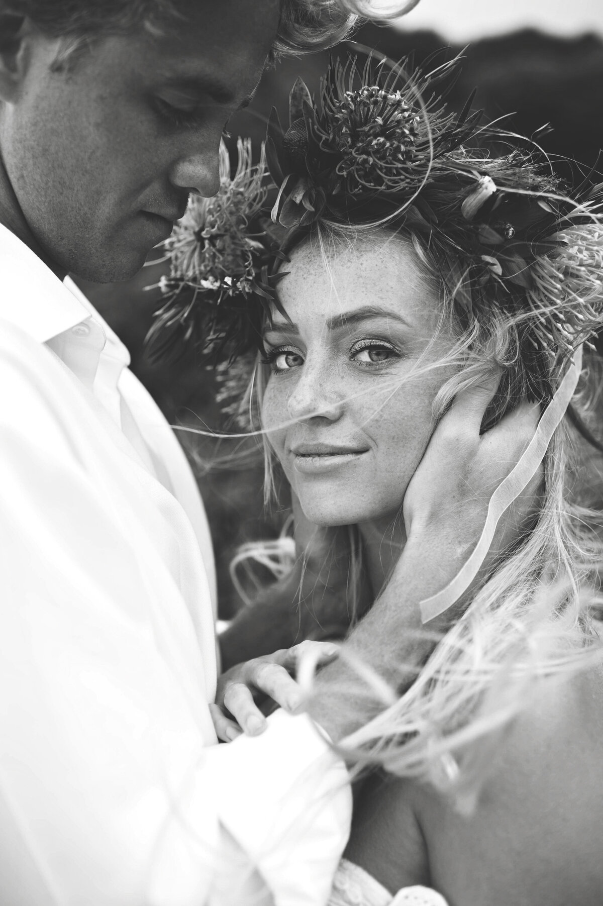 1jamiefindlayphotographyhawaiianweddingphotographerhawaiielopementhawaiiengagements-158bw