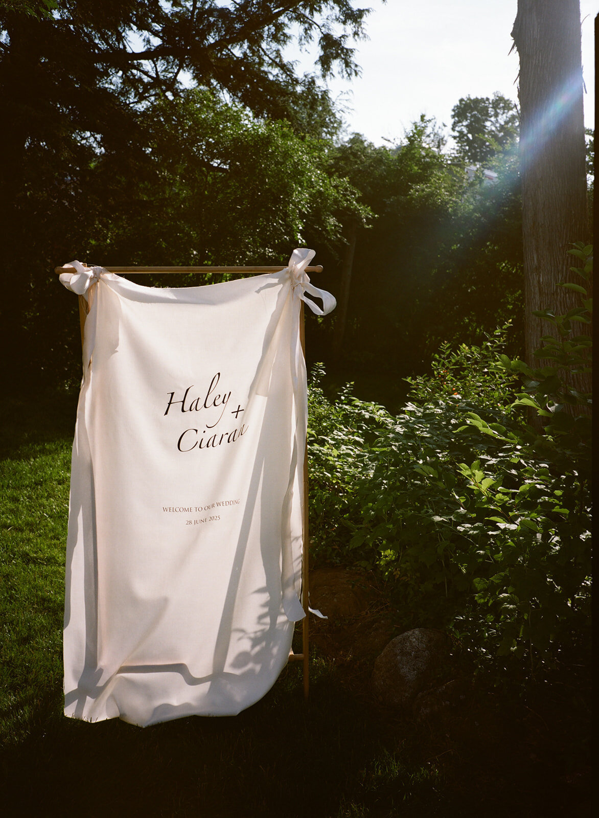 chic-wedding-signage-at-willow-hill-ct