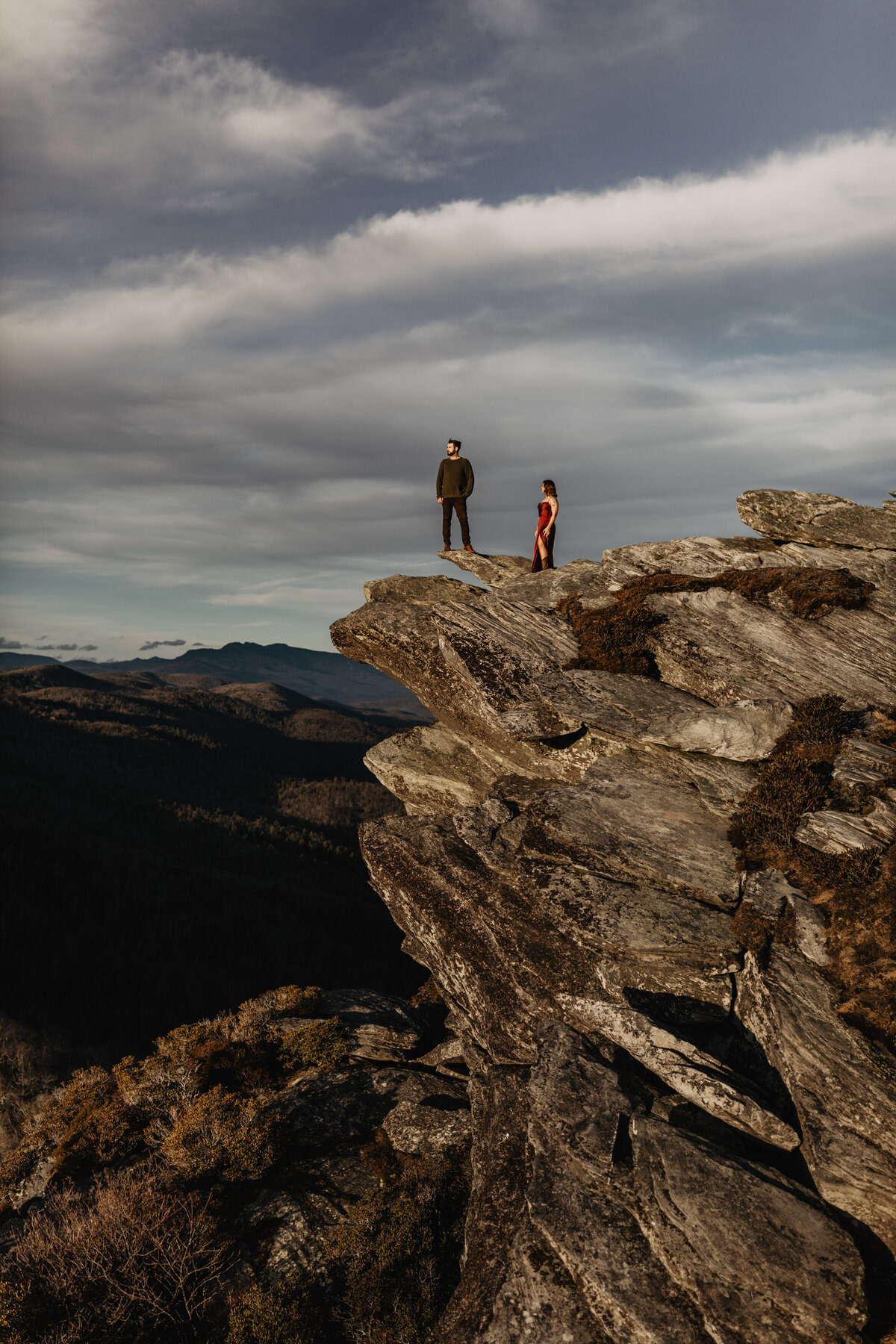 Cliff edge elopement in Linville Gorge in Western North Carolina