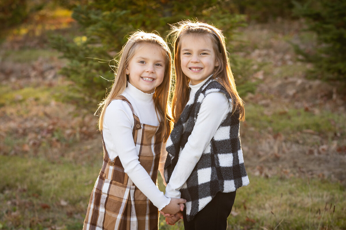 siblings, tree farm, alyssa michel photography, family sessions, christmas photos, little girl, little boy, ct photographer