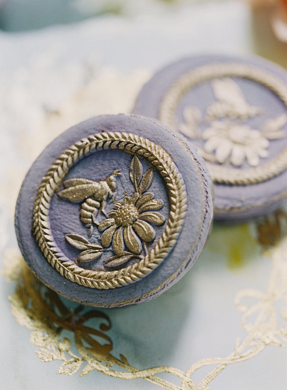 045-french-macaroon-parisian-wedding-detail-001