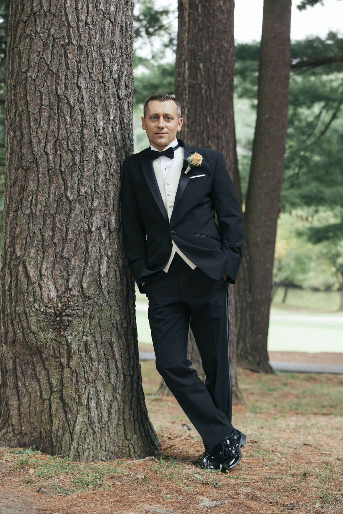 ramsey-golf-and-country-club-groom-portrait-by-tree-ramsey-new-jersey