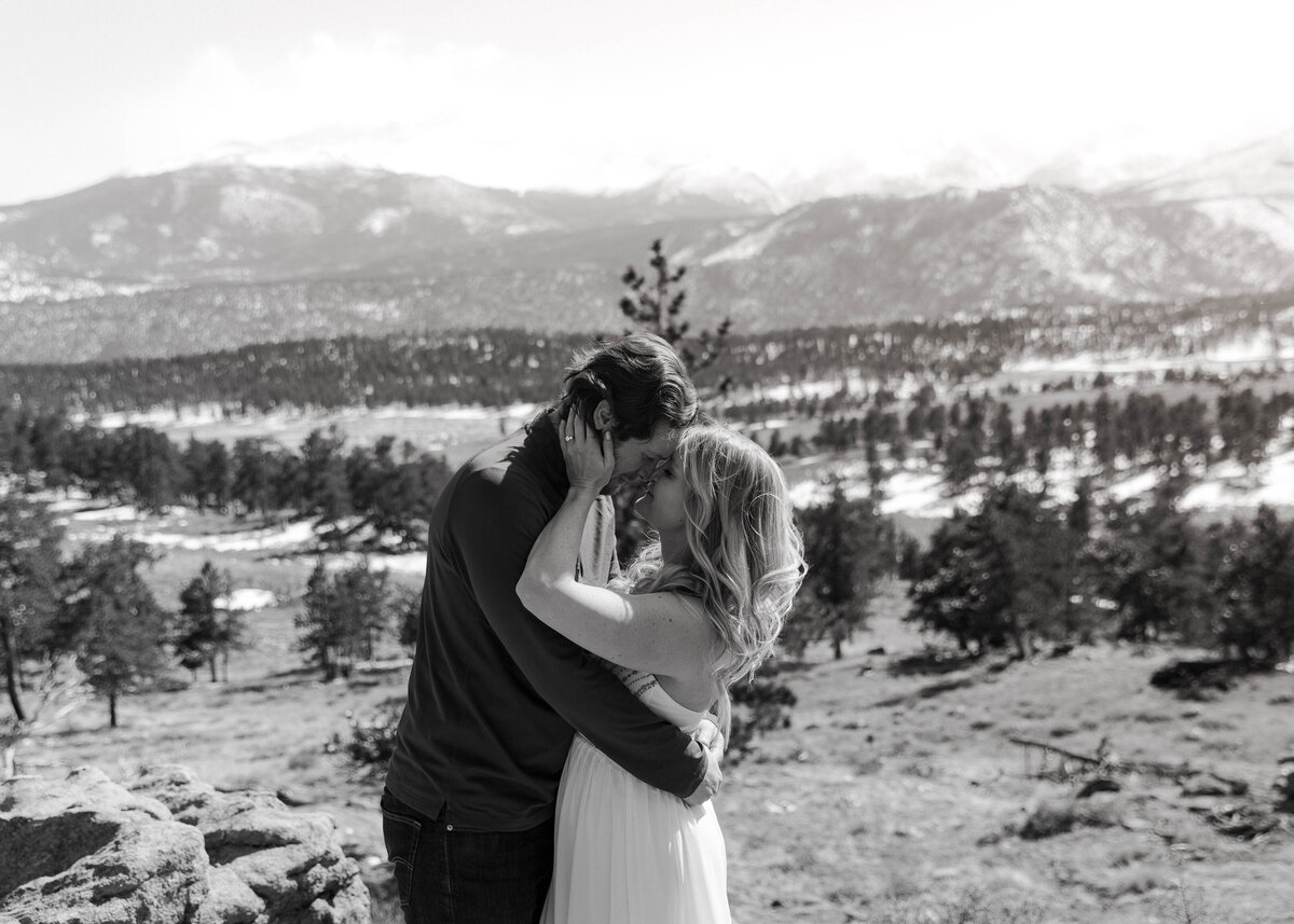 ashlynnshelbyphotograhpy_ 3m curve _ Rocky Mountain National Park Engagement Shoo-13