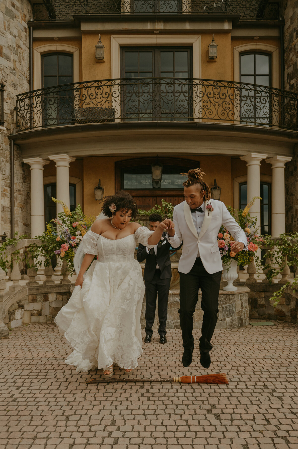 Jumping-the-broom-photos