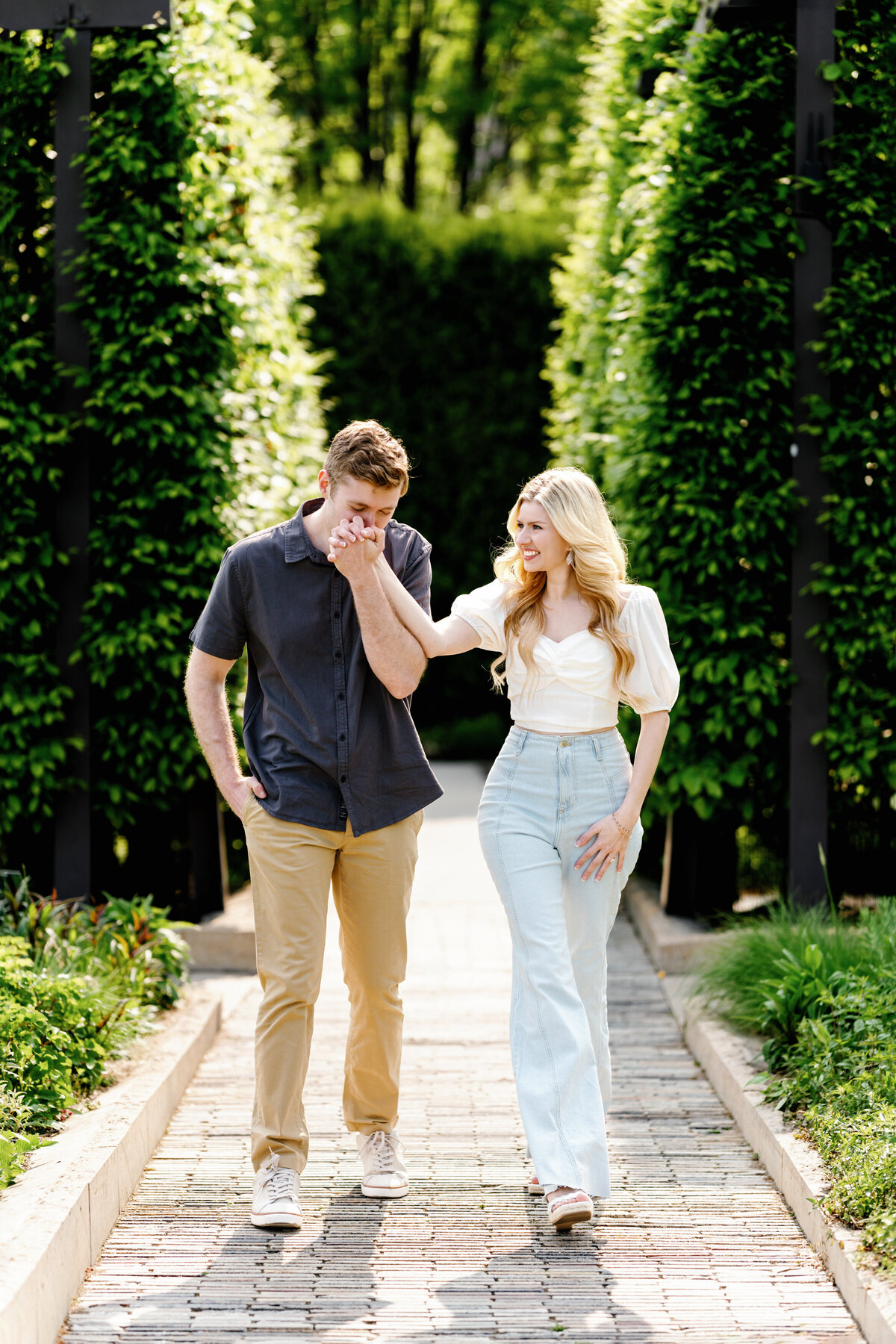 Aspen-Avenue-Chicago-Wedding-Photographer-Lyric-Opera-House-Elegant-Timeless-Classic-Luxury-Downtown-True-to-Color-Bold-Romantic-Chicago-Theater-Lurie-Garden-FAV-15