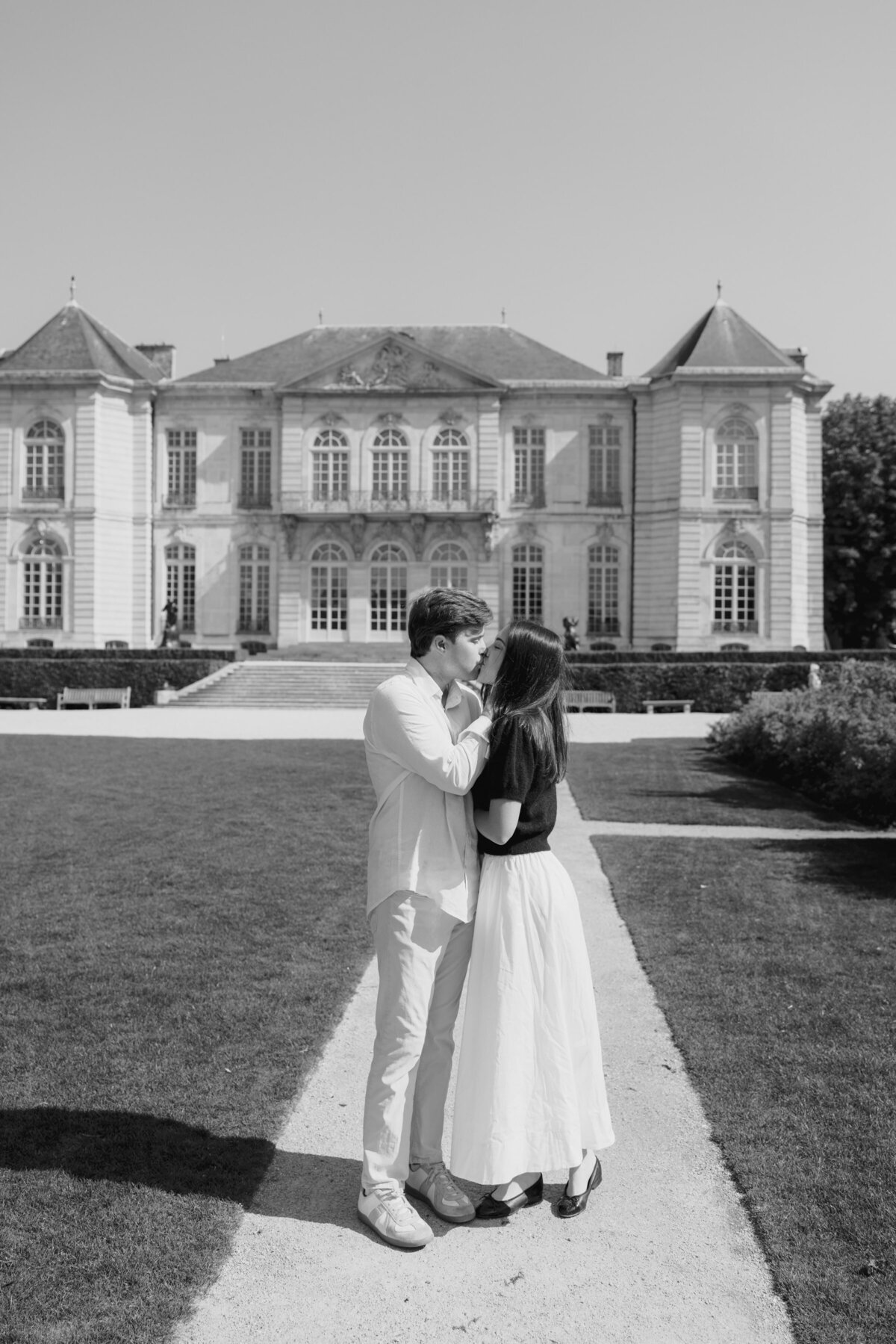Engagement-Paris-Rodin-Garden-wedding-Larisa-Shorina-10
