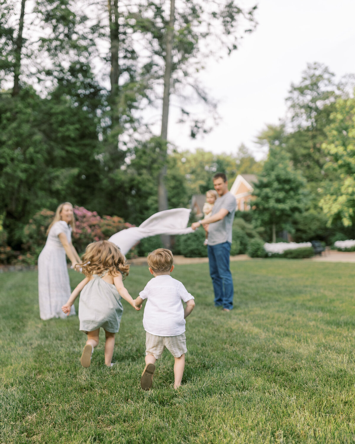 Family portrait session in a Philadelphia park - 20