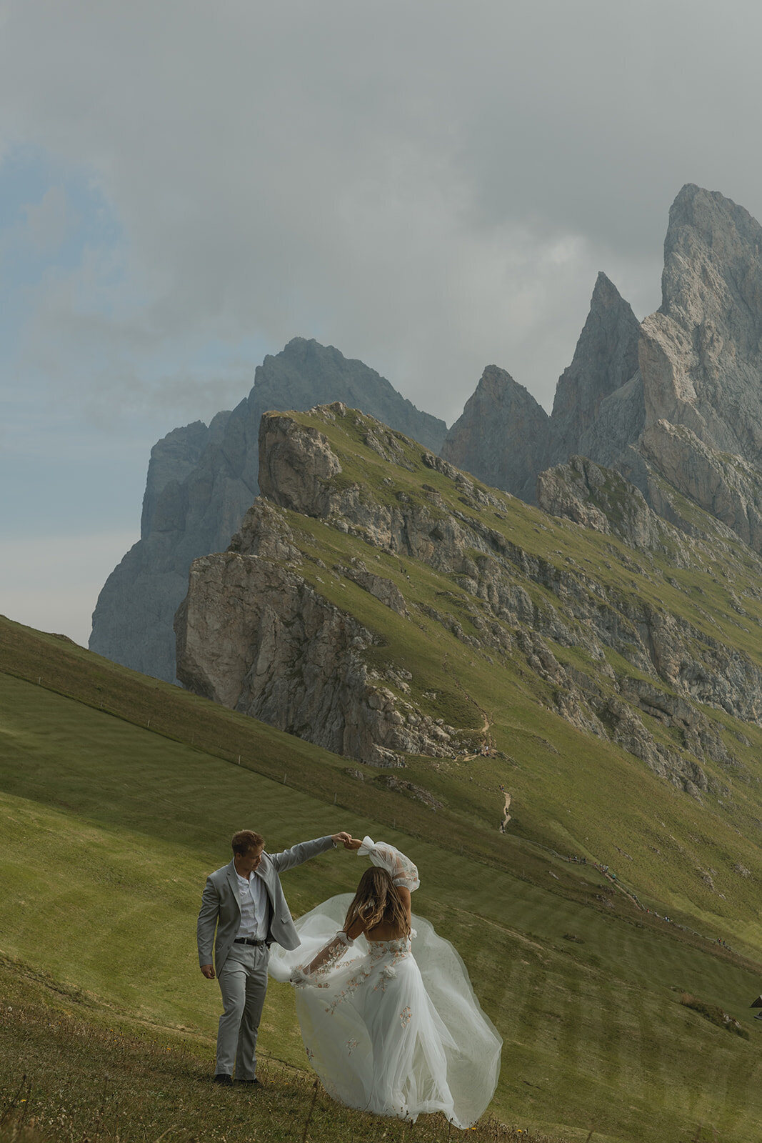 destination-wedding-elopement-photographer-italy-dolomites-seceda-documentary-tanya-davids-photo-film-40