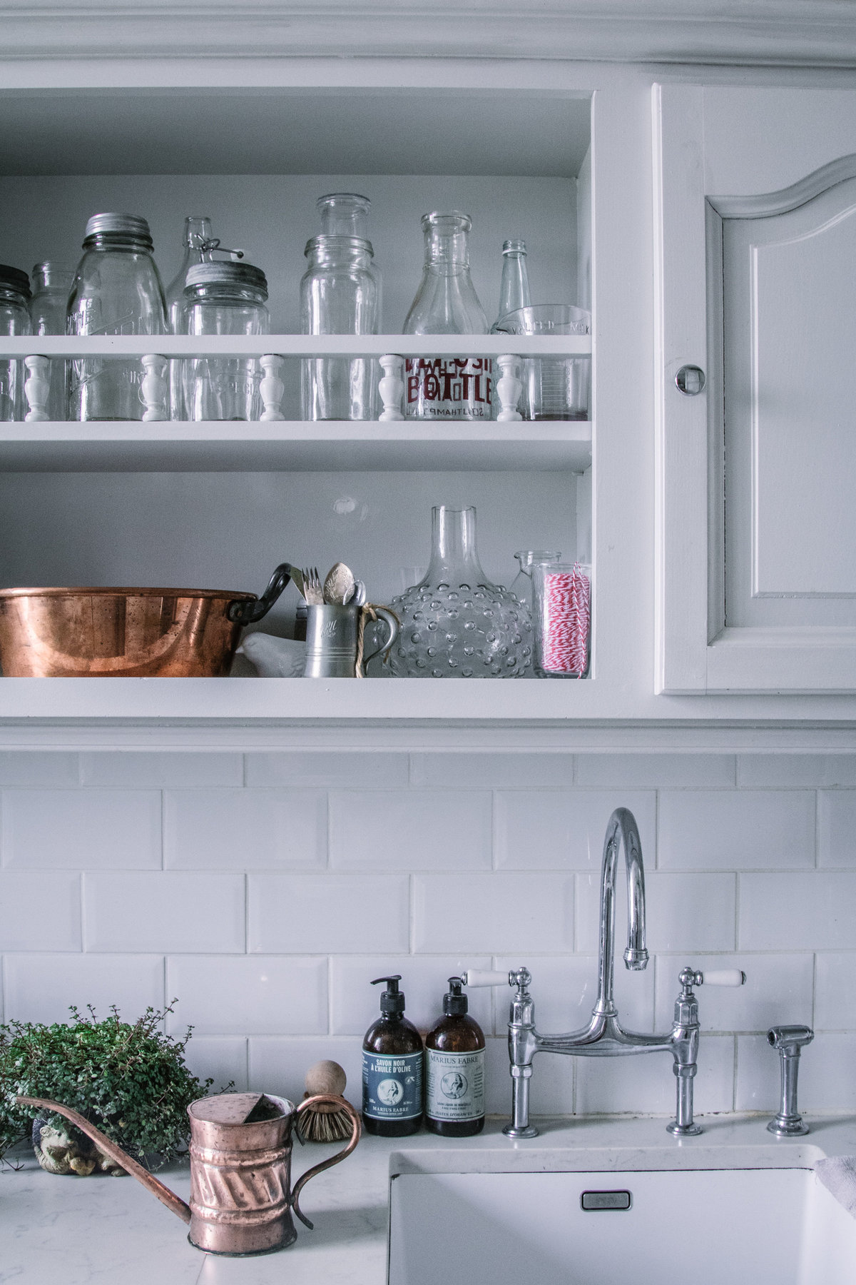 butler's pantry & sink Sara Silm Chateau Montfont