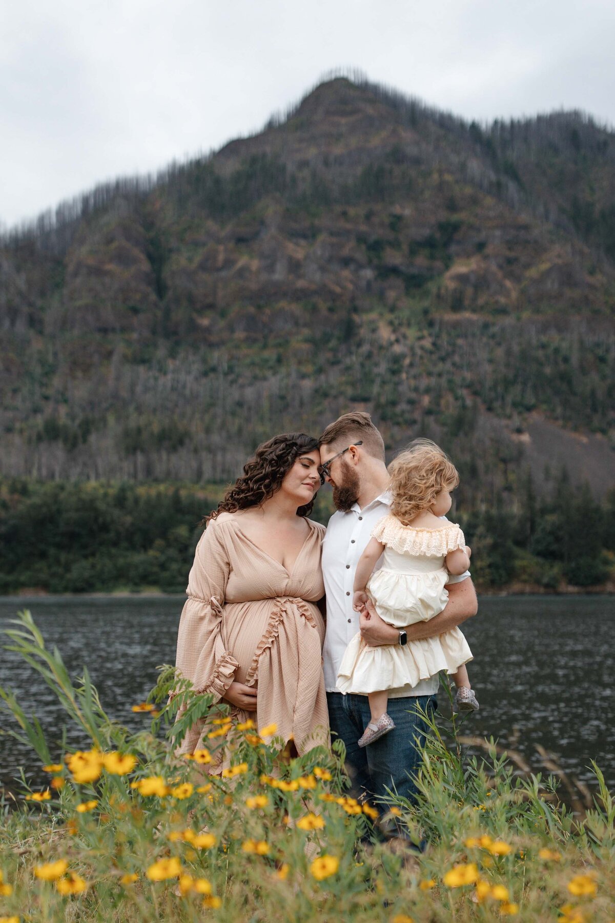 columbia-river-gorge-maternity-portraits-hamilton-island-55