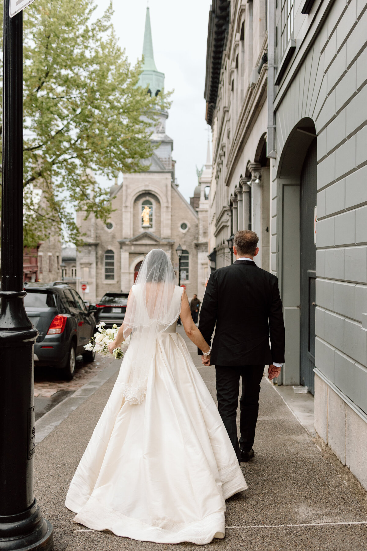 Veronique-Andrew-Chateau-Ramezay-Old-Montreal-Wedding_Couple-Portraits-41
