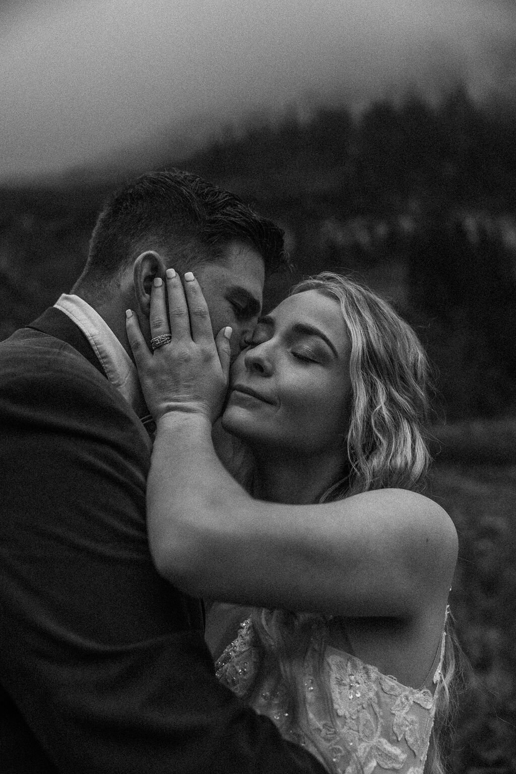fall-elopement-fall-colors-glaciernationalparkelopement-gnp-glaciernationalparkwedding-glaciernationalparkphotographer-19