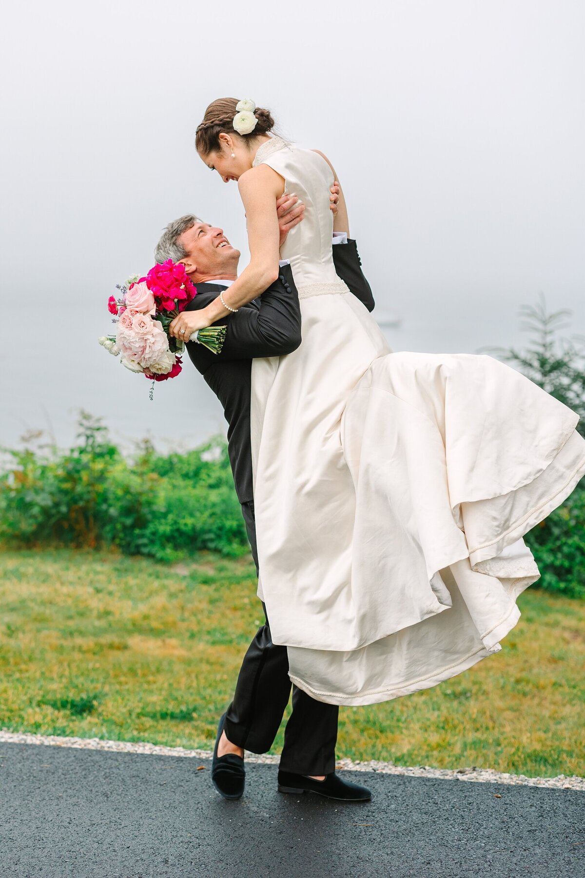 Modern_Black_Tie_Rainy_Summer_Wedding_Spruce_Point_Inn_Maine_Photography_0055