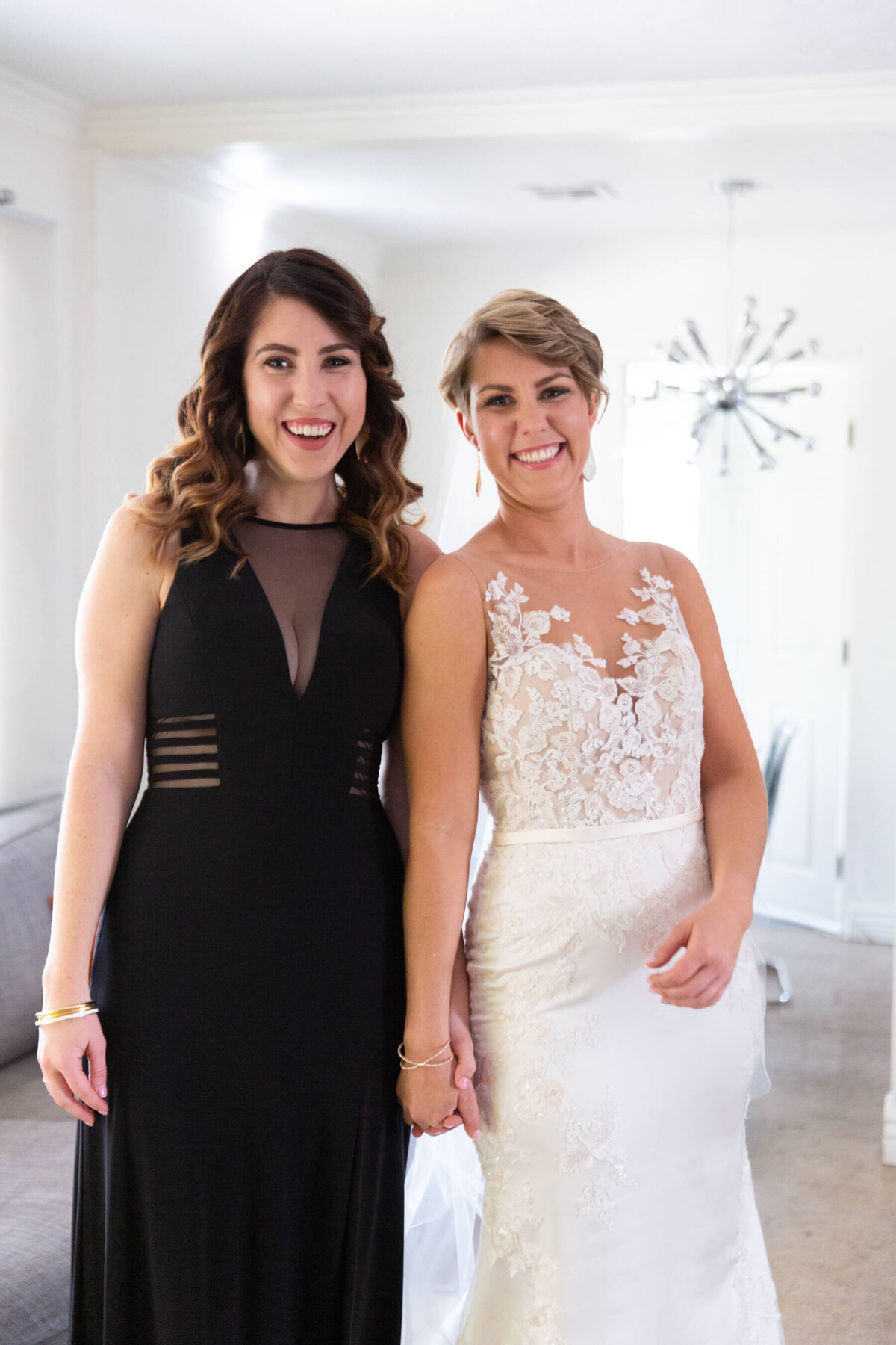 phoenix-scottsdale-arizona-destination-wedding-bride-and-maid-of-honor