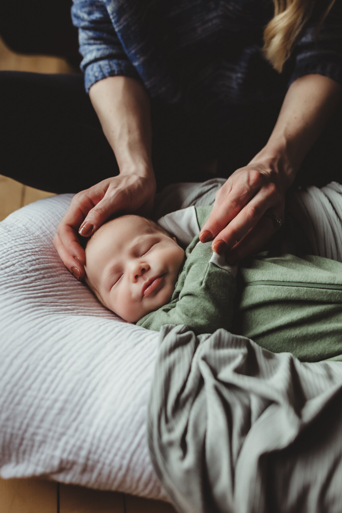 Lindsay-wilson-photography-in-home-newborn-25