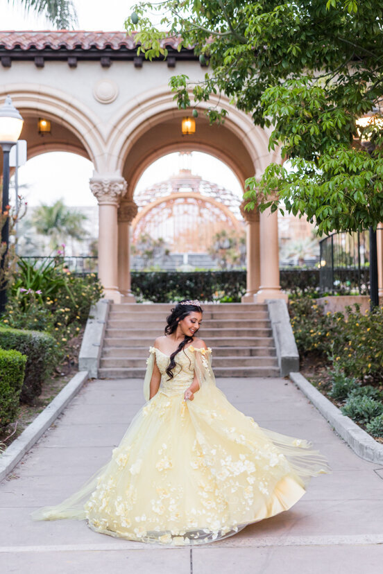 san-diego-balboa-park-quinceanera-girl-twirling