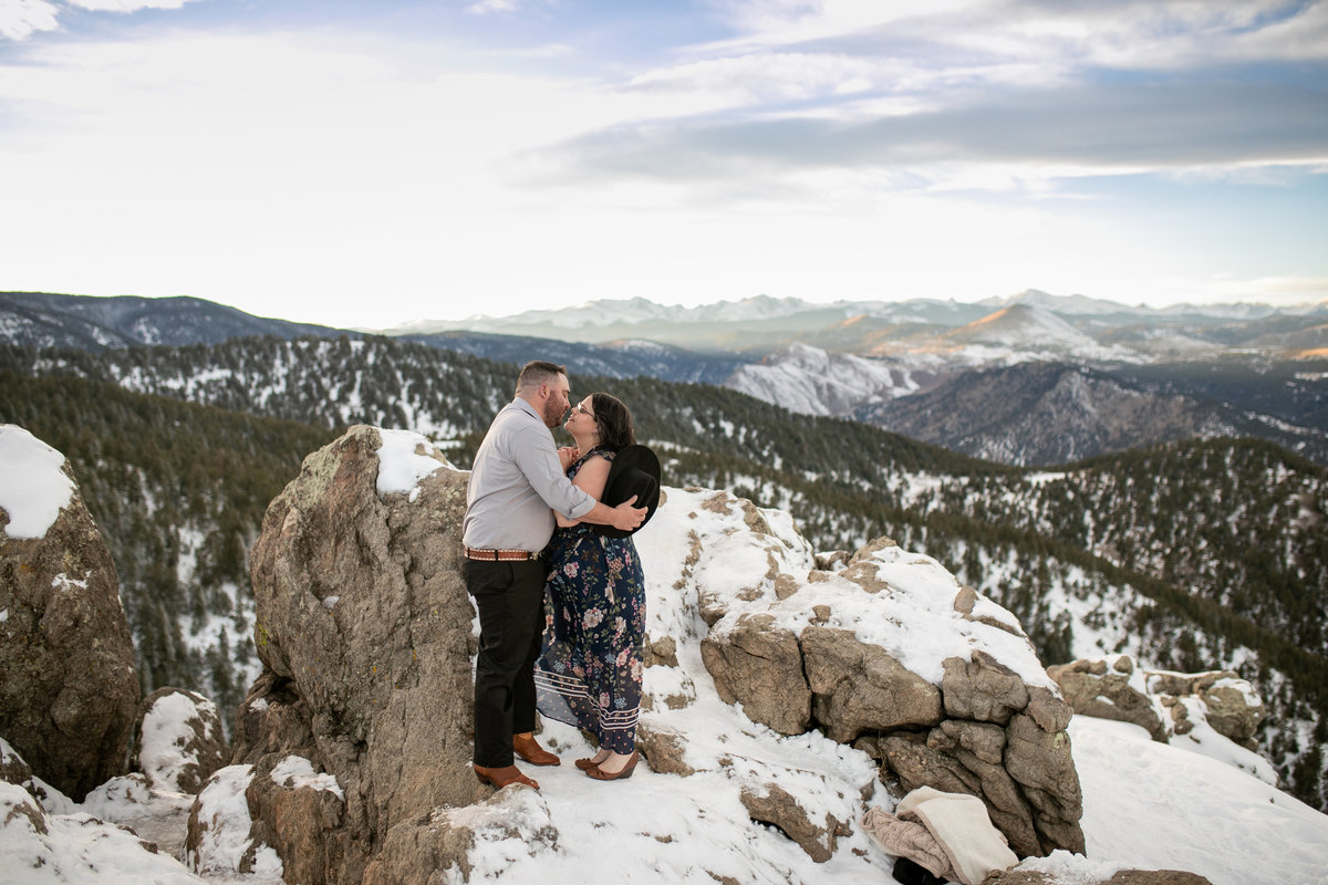 Engagement session with amazing mountain views in Colorado