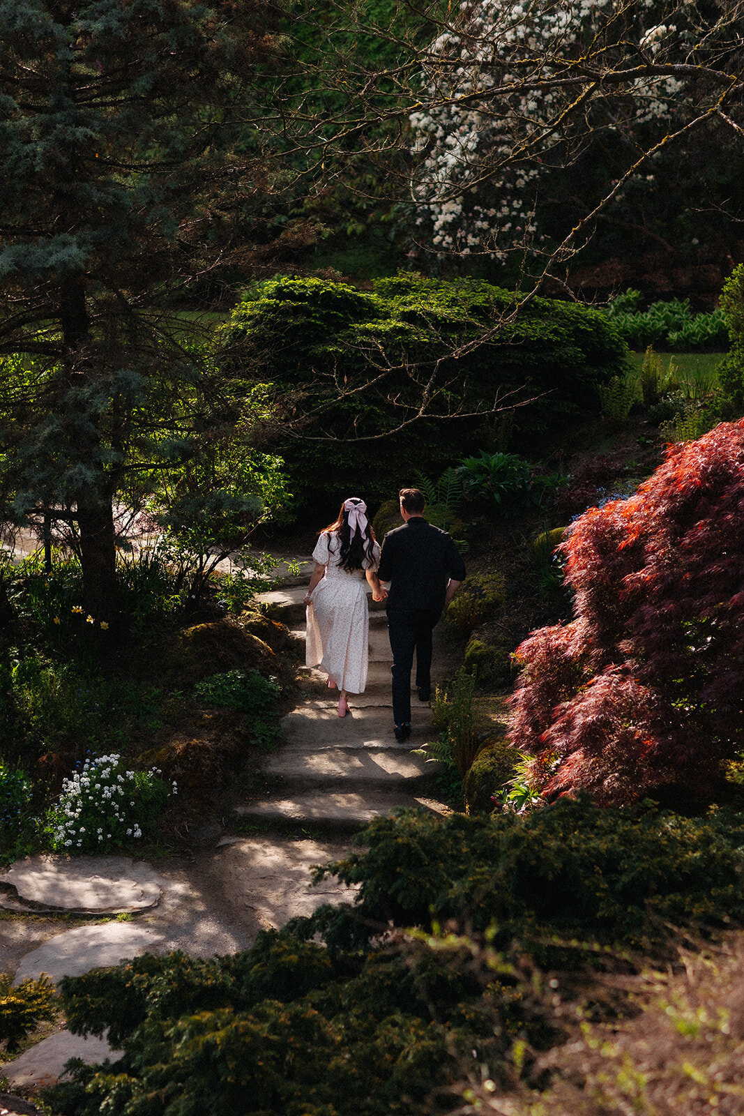 engagement-vancouver-queenelizabethpark-garden-romantic