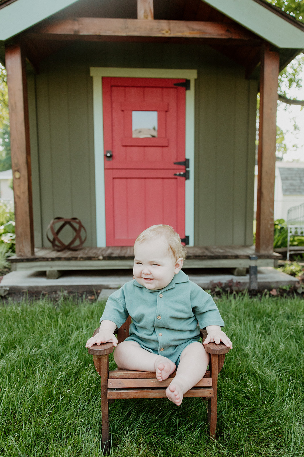Family photos without the stress — just laughter, hugs, and real moments. Minnesota family photographer for playful, true-to-life memories.