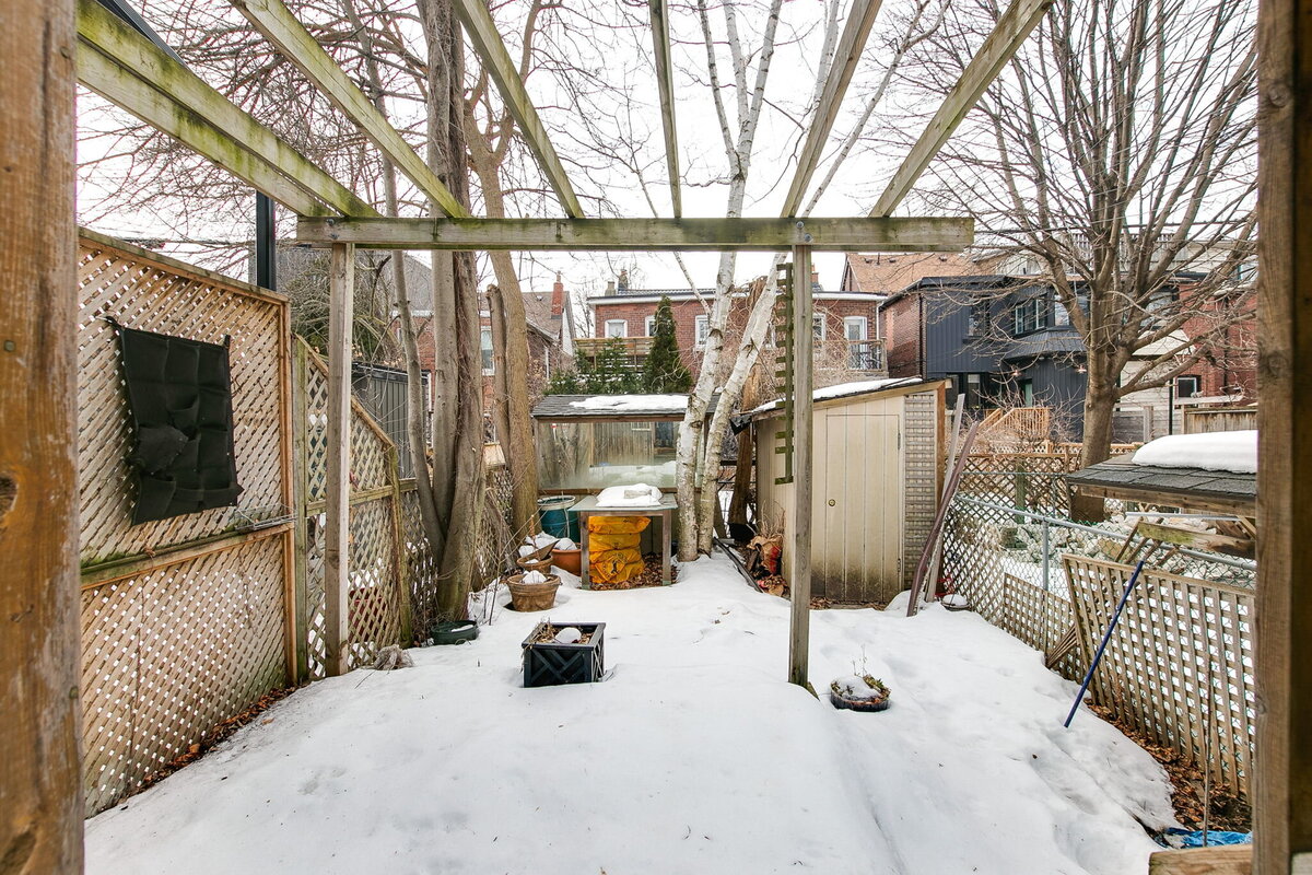 24-web-or-mls-74_001_Backyard