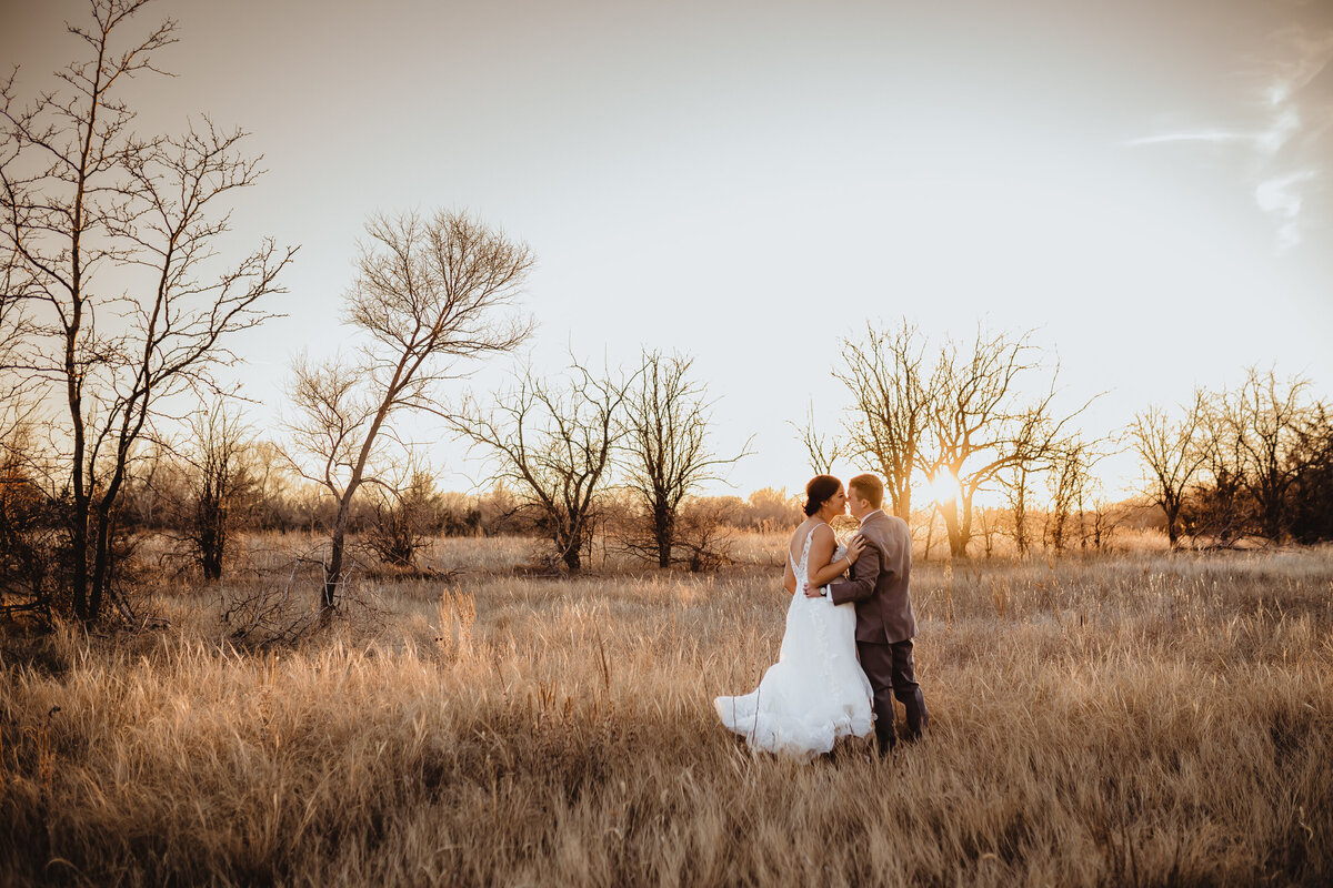 WEDDING DAY GOLDEN HOUR SUNSET IMAGES