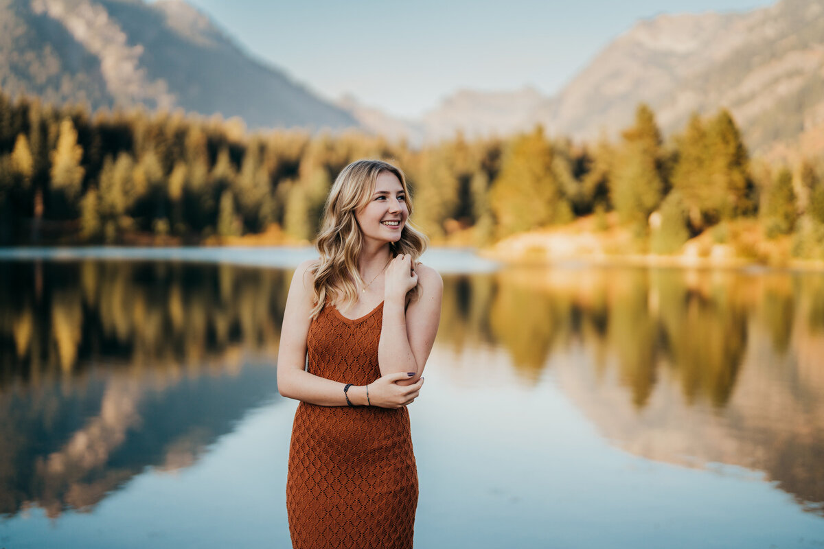 seattle-high-school-senior-girl-at-gold-creek-pond