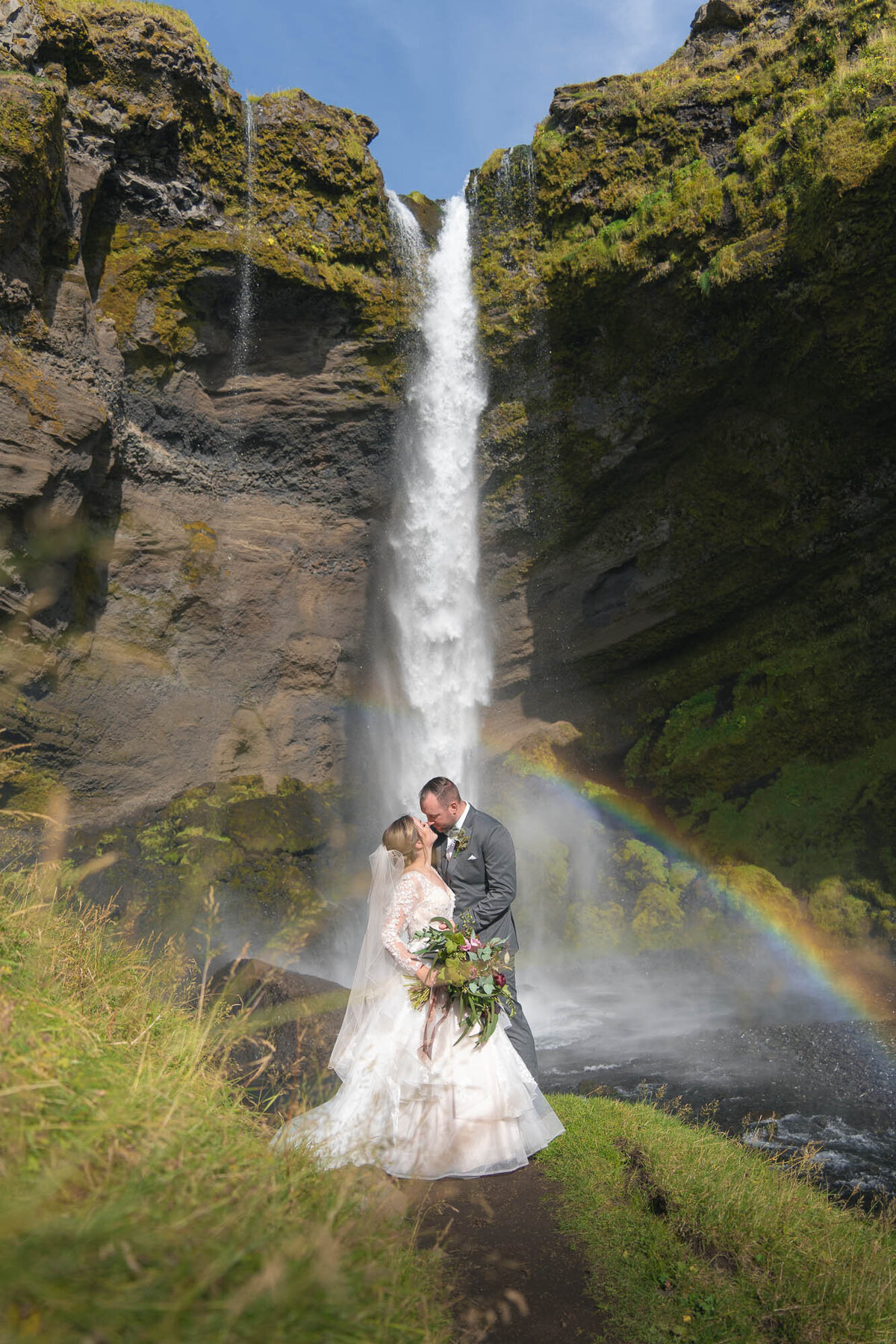 iceland-kvernufoss-couple-rainbow-waterfall-elopement-wedding