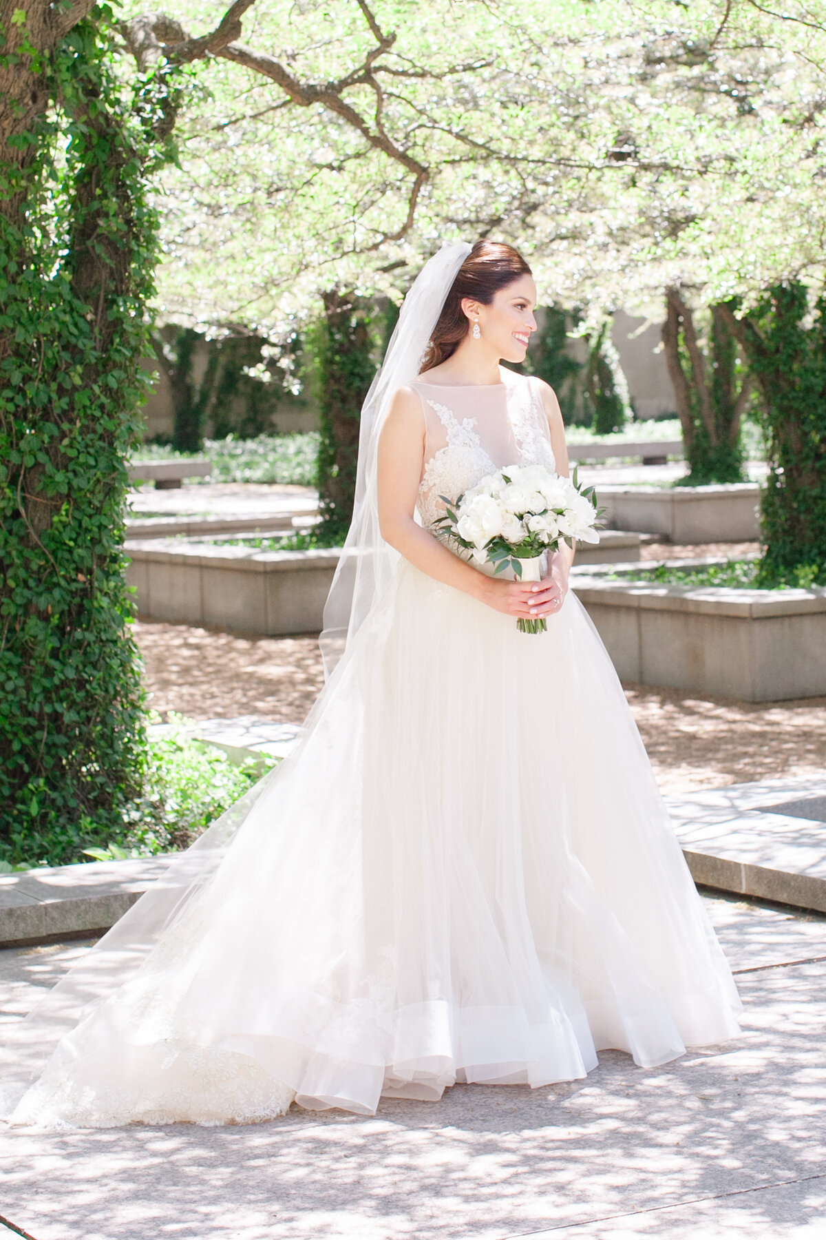 Bridal portrait at The gardens of the Art Museum in Chicago