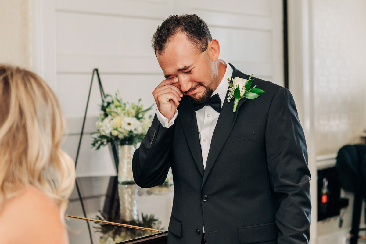 groom-first-look