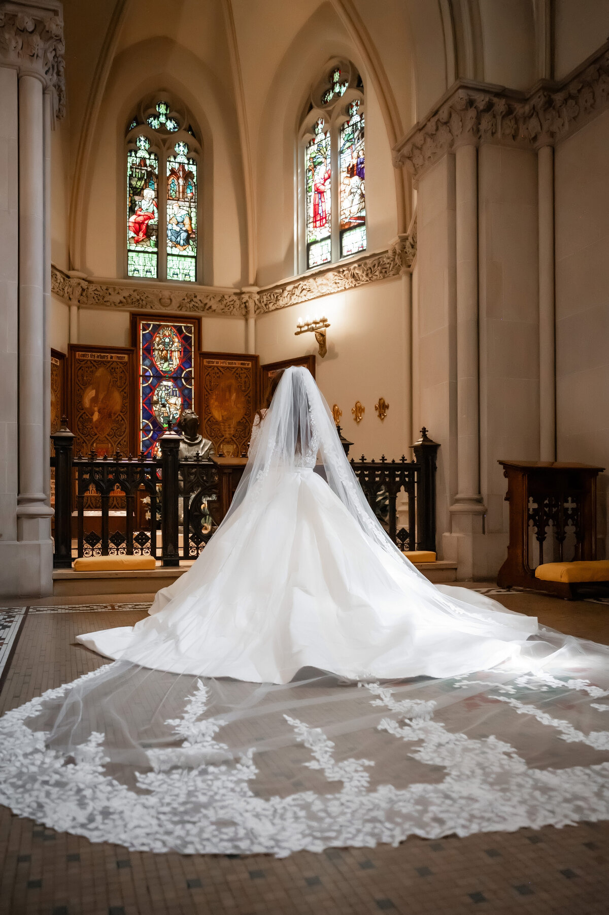 traditional bridal portrait st paul cathedral pittsburgh